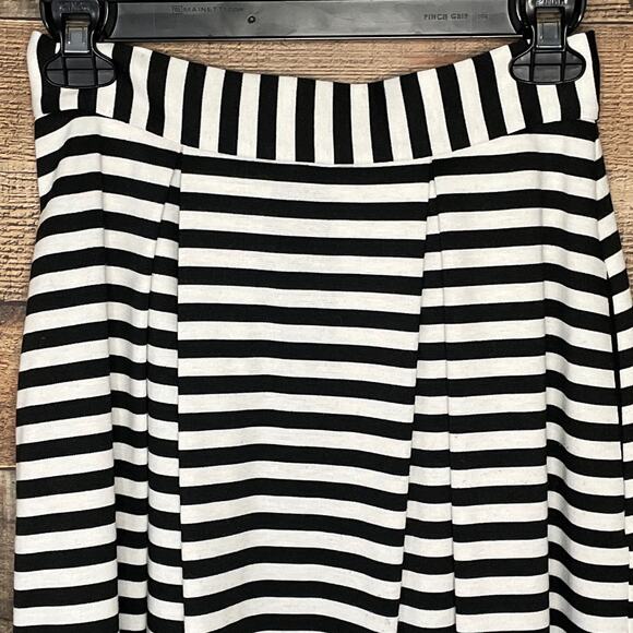 WAYF Pleated Midi Skirt Black White Striped Size Small - Picture 3 of 9